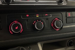 valkoinen Volkswagen Transporter 2018 kuva 15.