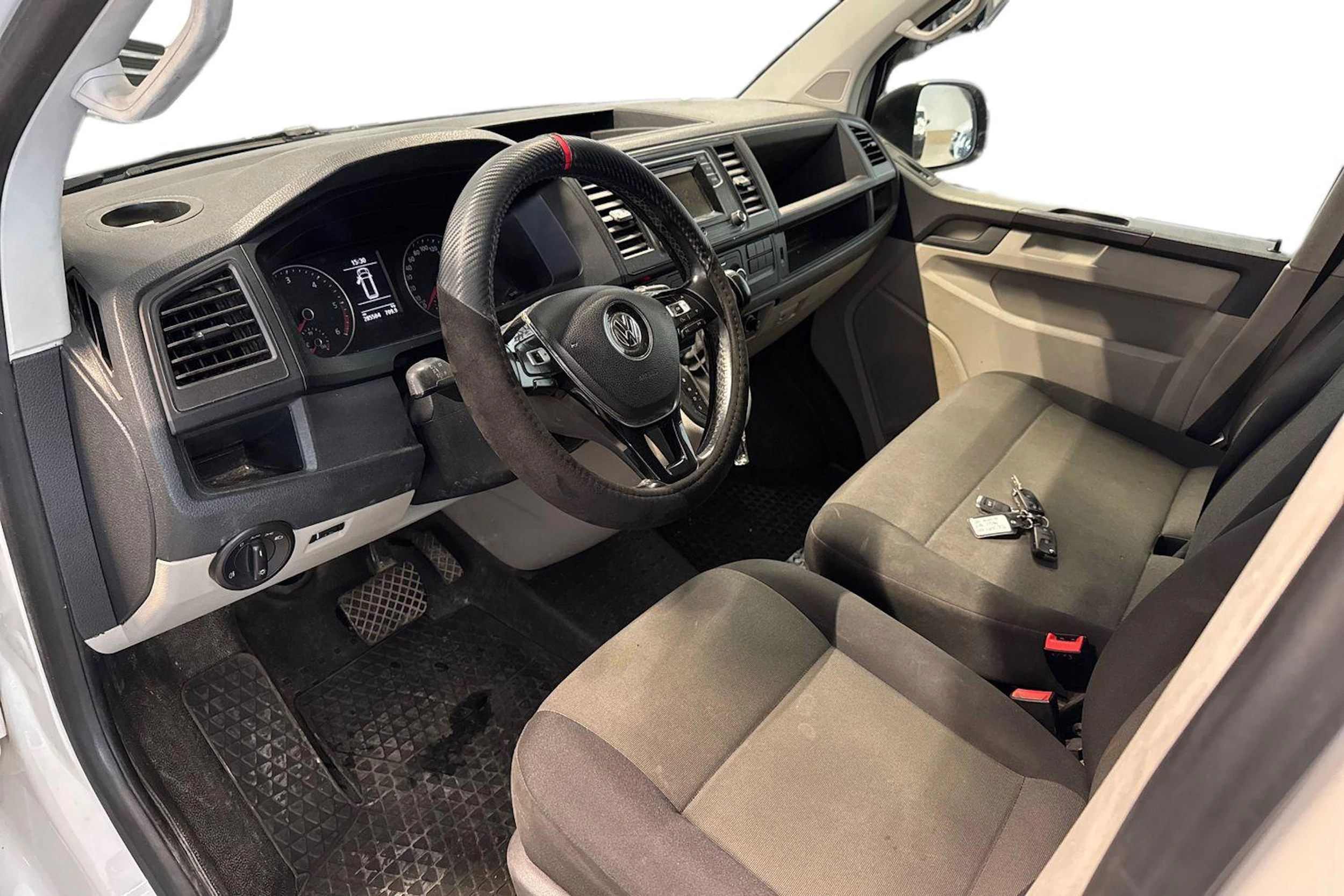 valkoinen Volkswagen Transporter 2017 kuva 3.