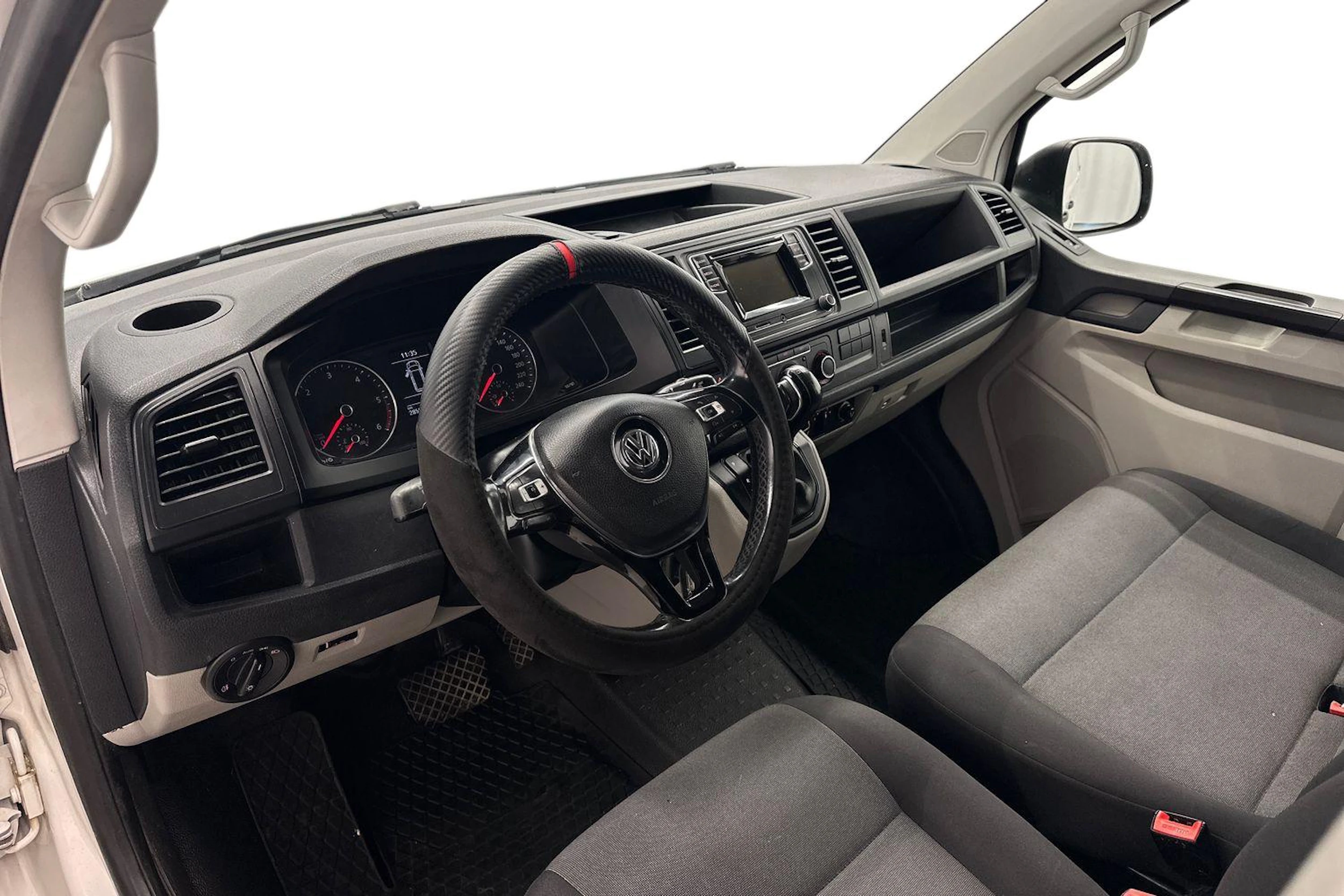 valkoinen Volkswagen Transporter 2017 kuva 6.