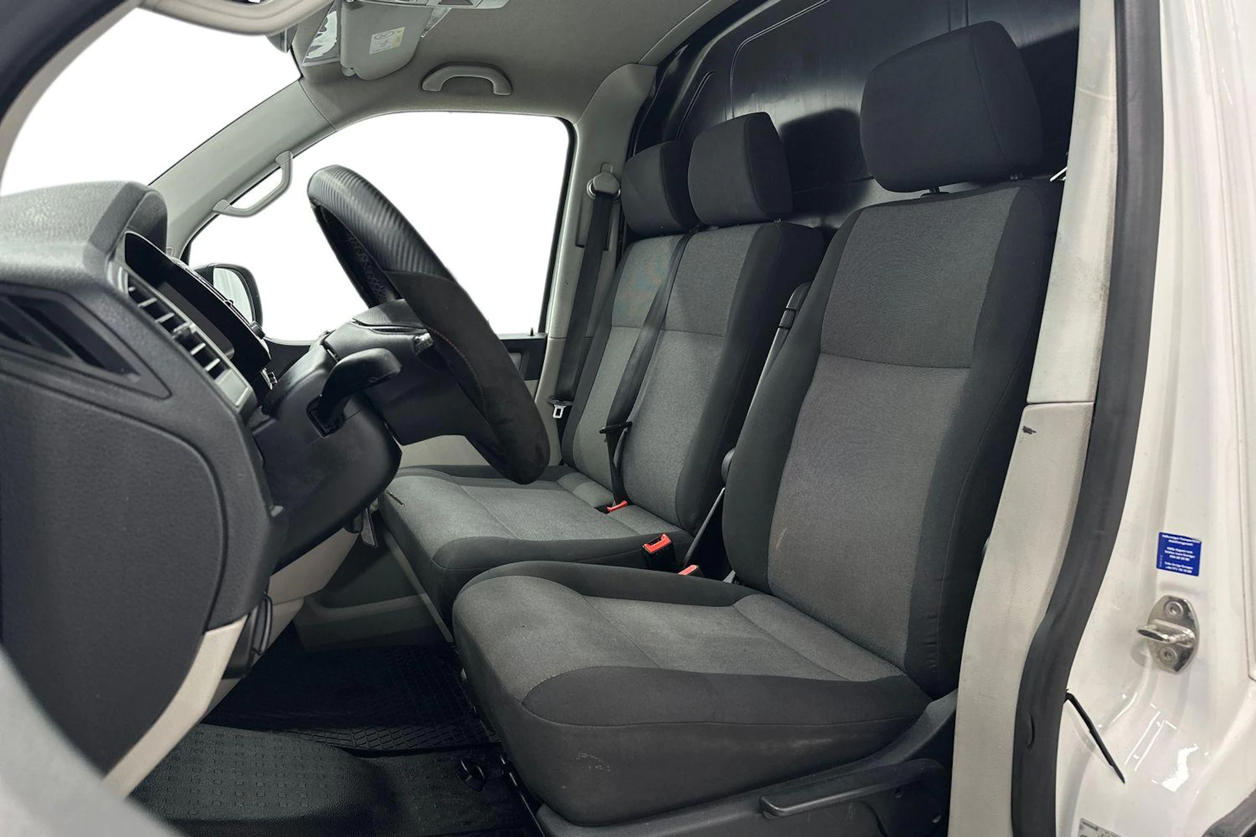 valkoinen Volkswagen Transporter 2017 kuva 8.