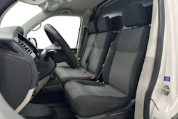 valkoinen Volkswagen Transporter 2017 kuva 8.