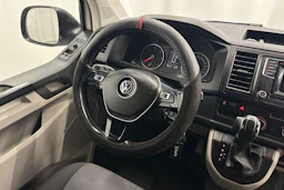 valkoinen Volkswagen Transporter 2017 kuva 10.
