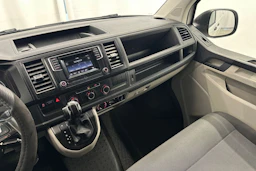 valkoinen Volkswagen Transporter 2017 kuva 13.