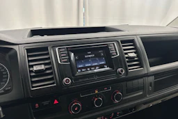 valkoinen Volkswagen Transporter 2017 kuva 14.