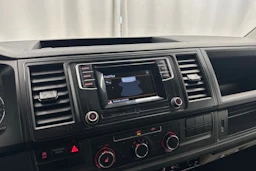 valkoinen Volkswagen Transporter 2017 kuva 17.
