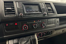 valkoinen Volkswagen Transporter 2017 kuva 18.
