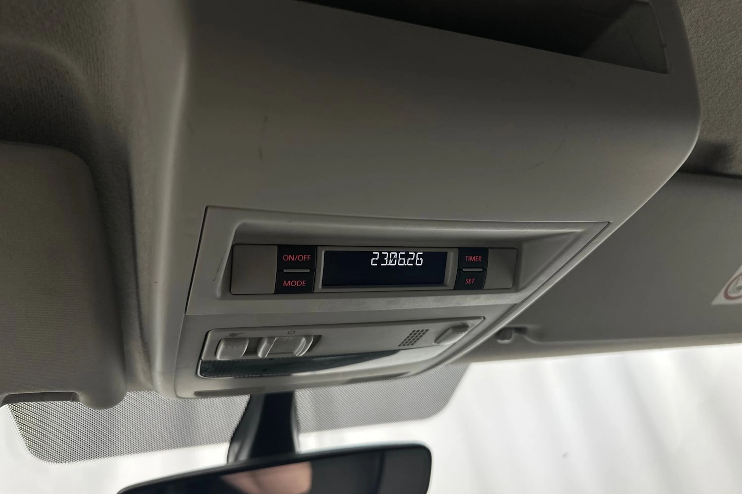 valkoinen Volkswagen Transporter 2017 kuva 20.