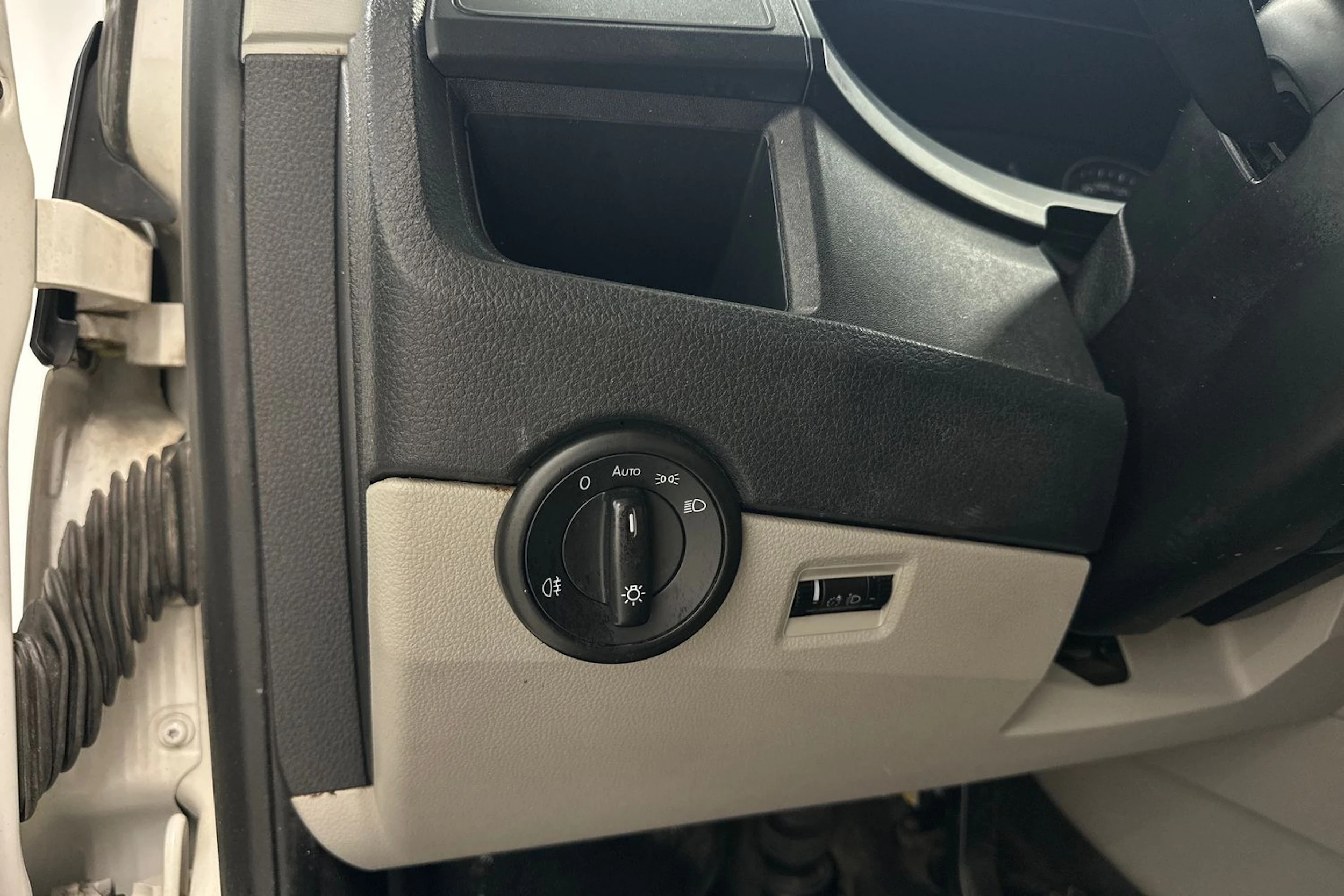 valkoinen Volkswagen Transporter 2017 kuva 21.