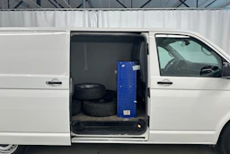 valkoinen Volkswagen Transporter 2017 kuva 23.