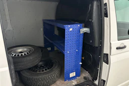 valkoinen Volkswagen Transporter 2017 kuva 24.