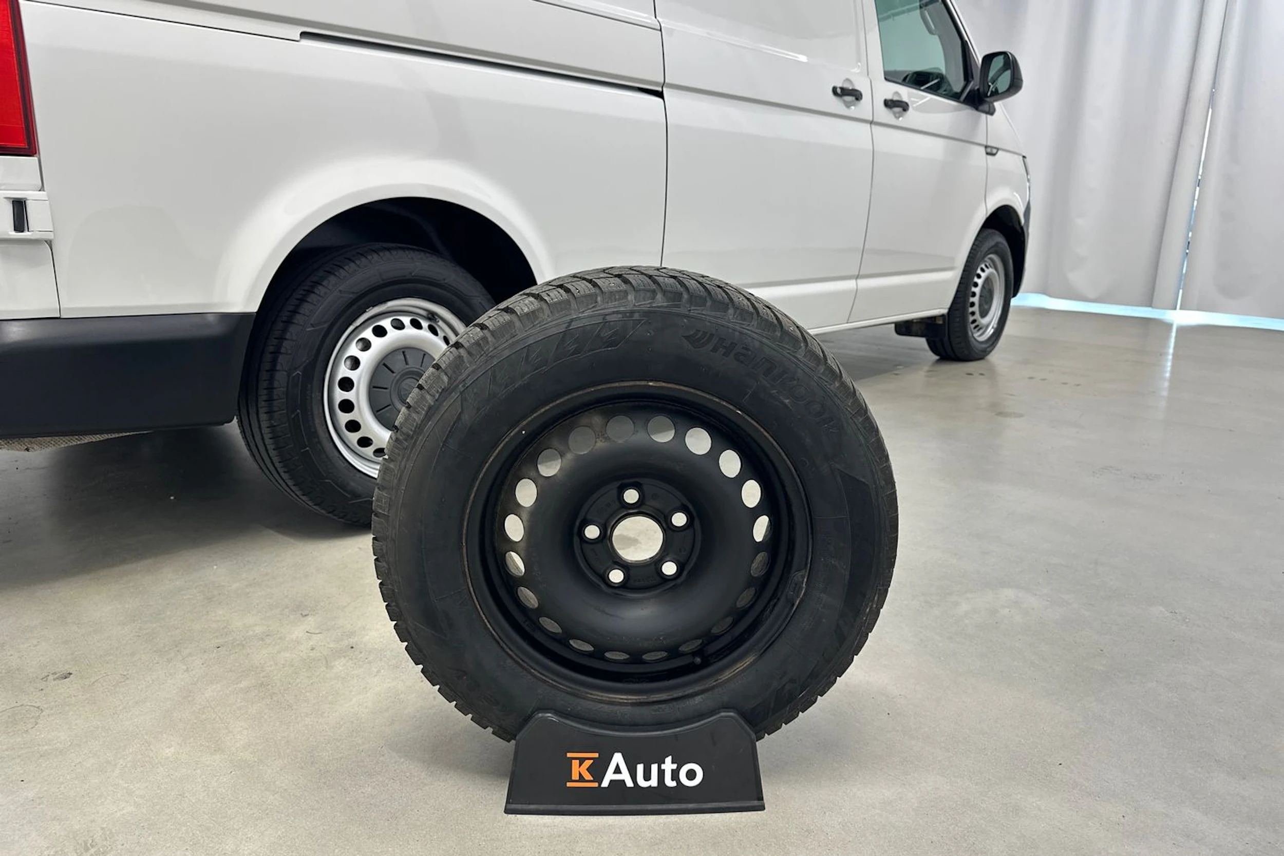 valkoinen Volkswagen Transporter 2017 kuva 27.