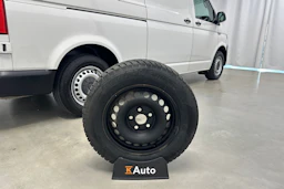 valkoinen Volkswagen Transporter 2017 kuva 27.