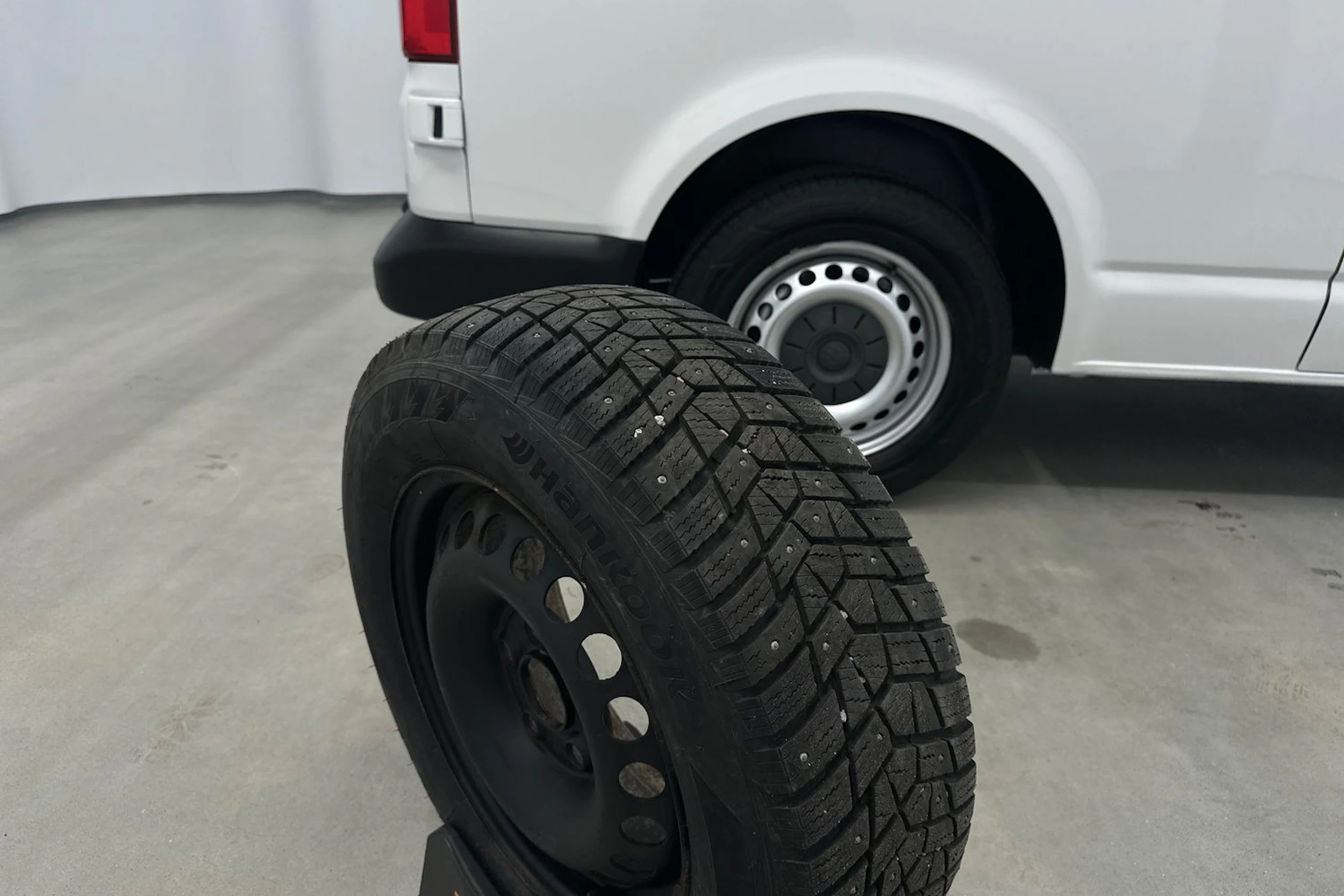 valkoinen Volkswagen Transporter 2017 kuva 28.