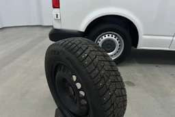 valkoinen Volkswagen Transporter 2017 kuva 28.