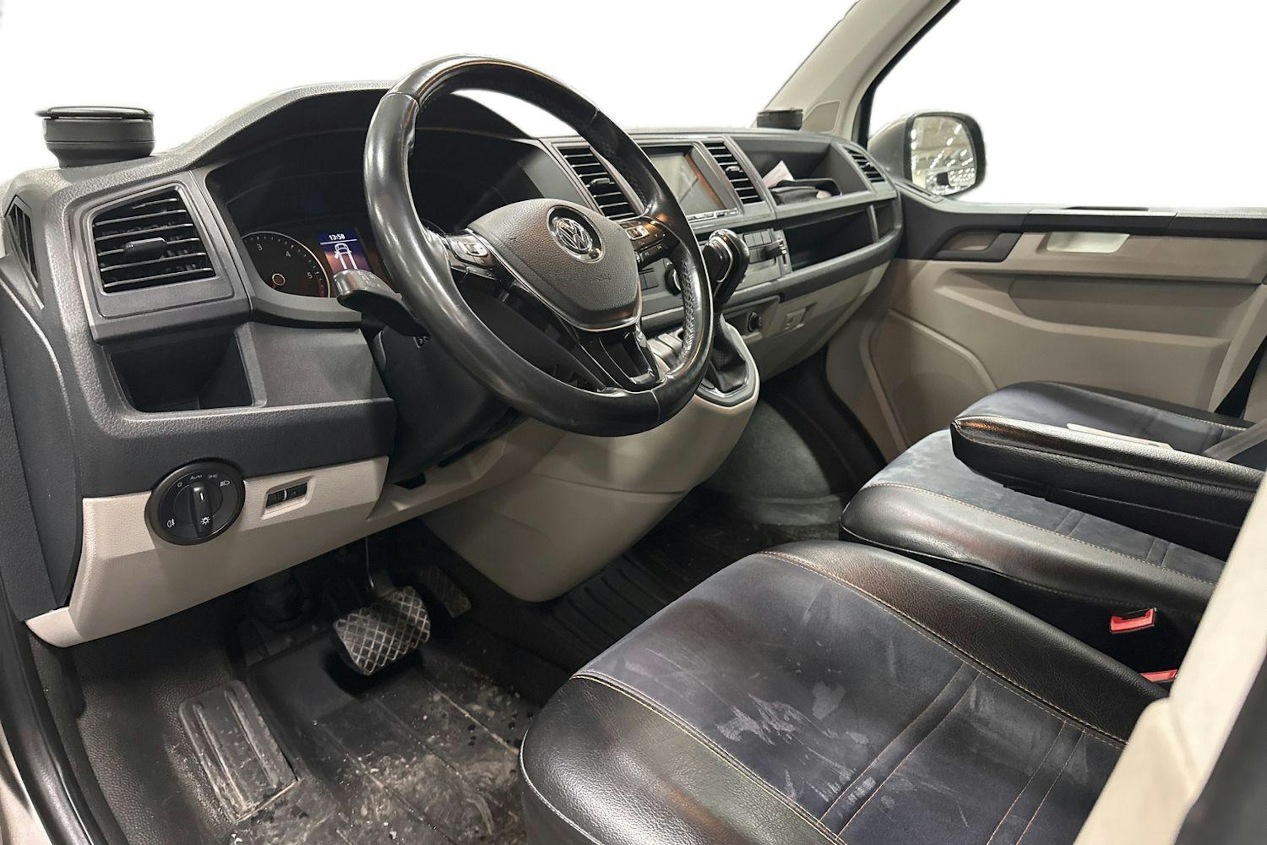 met. ruskea (beige) Volkswagen Transporter 2017 kuva 3.