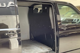 musta Volkswagen Transporter 2017 kuva 13.