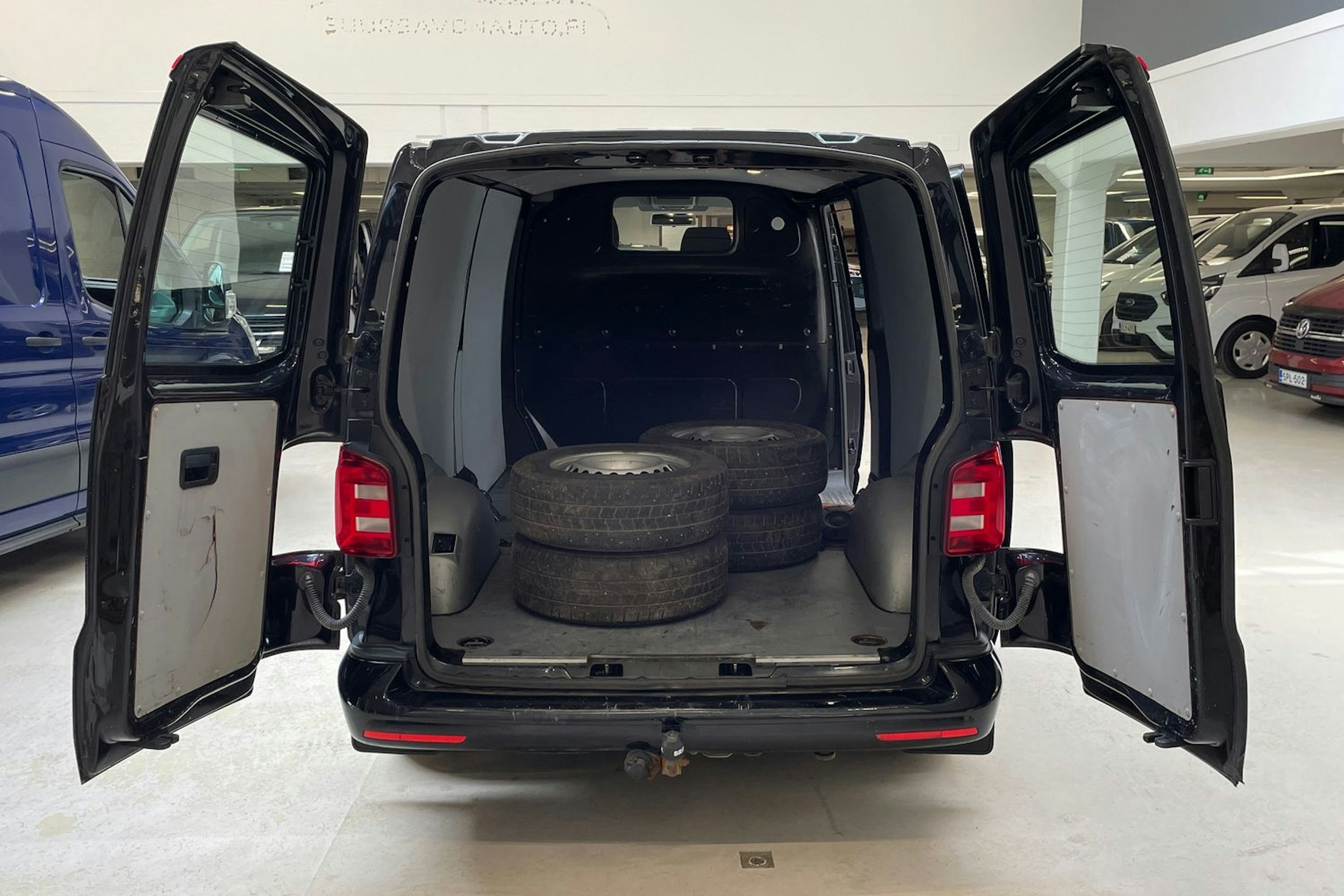 musta Volkswagen Transporter 2017 kuva 14.