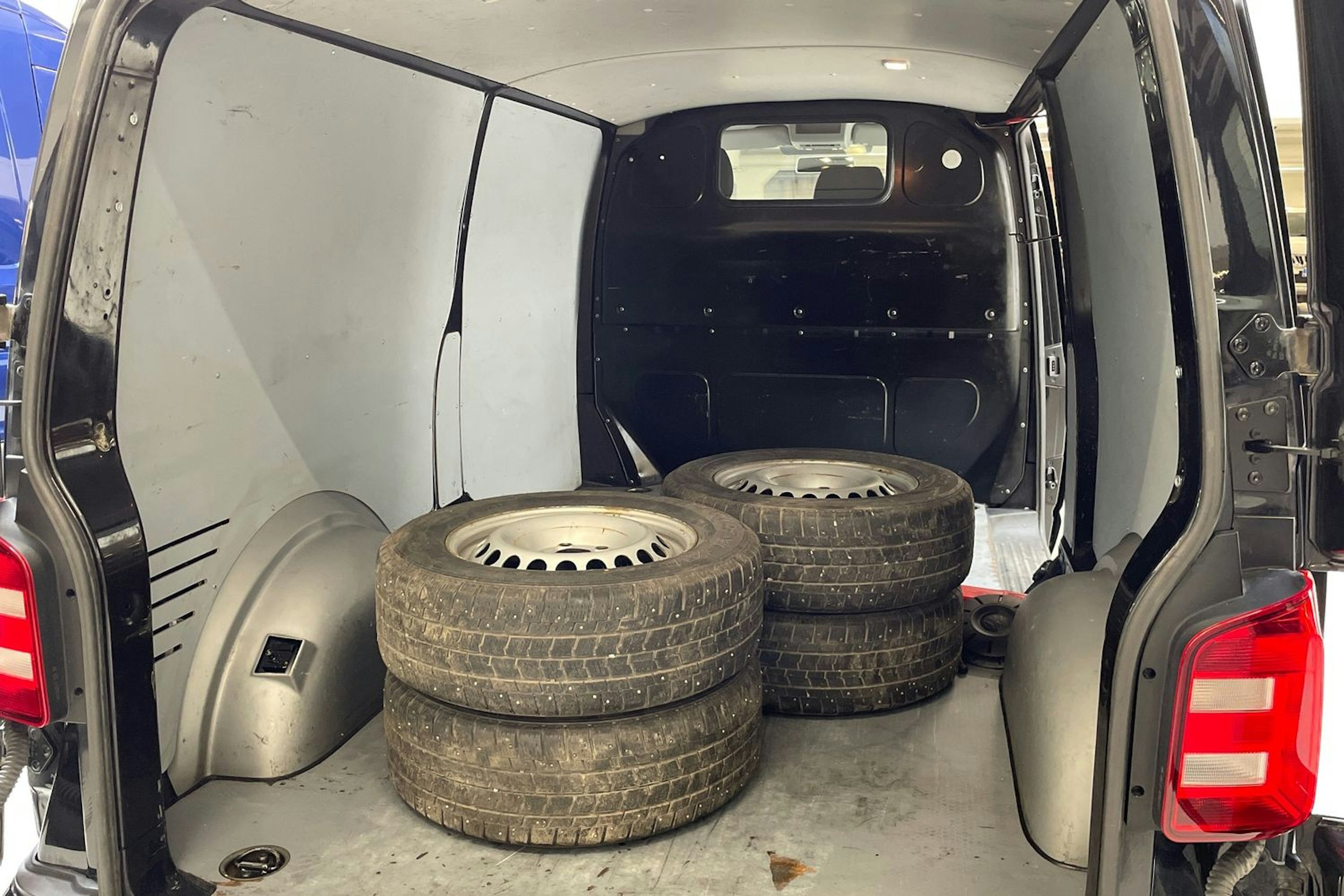 musta Volkswagen Transporter 2017 kuva 15.