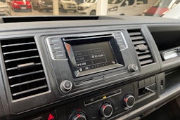 musta Volkswagen Transporter 2017 kuva 21.