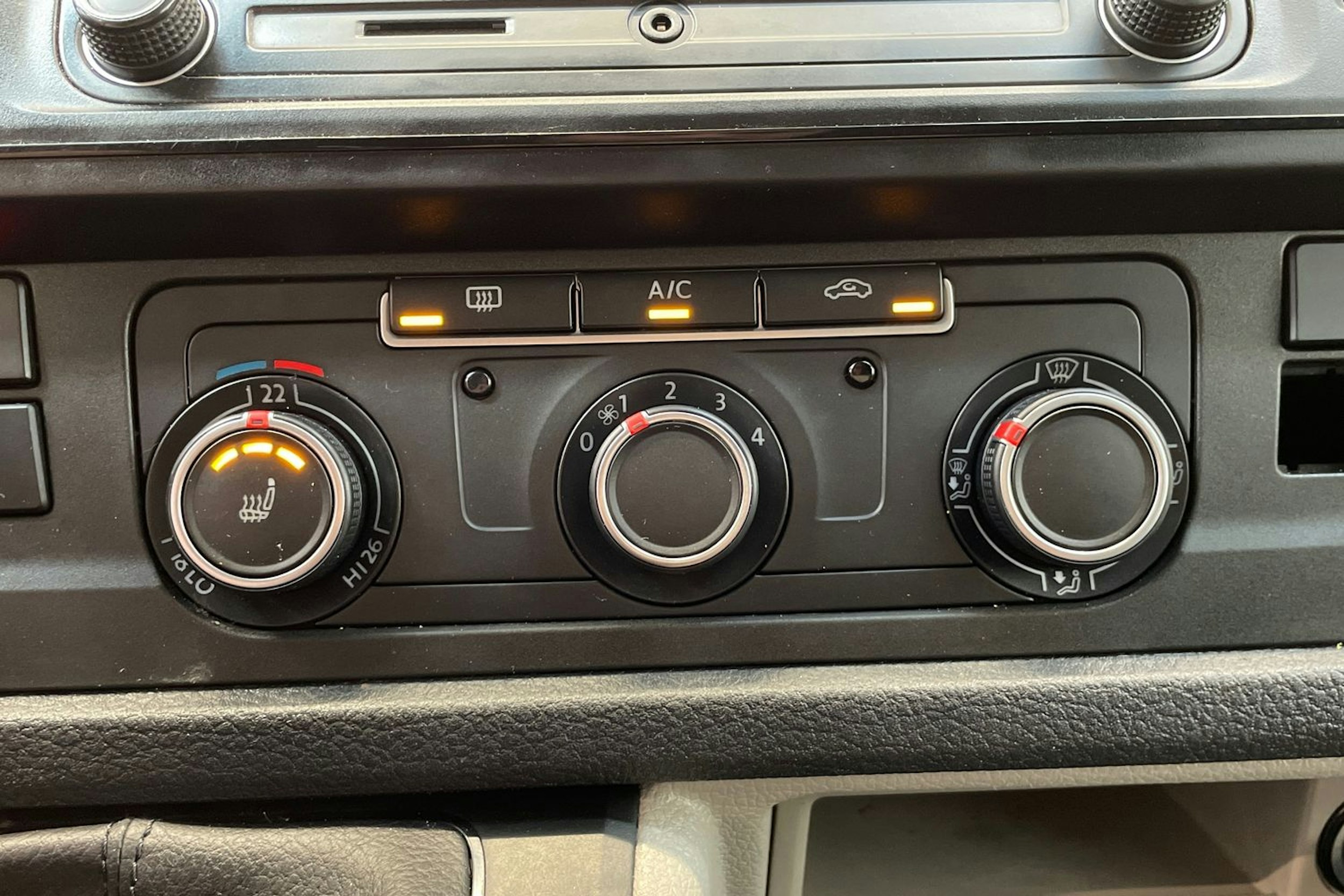 musta Volkswagen Transporter 2017 kuva 23.