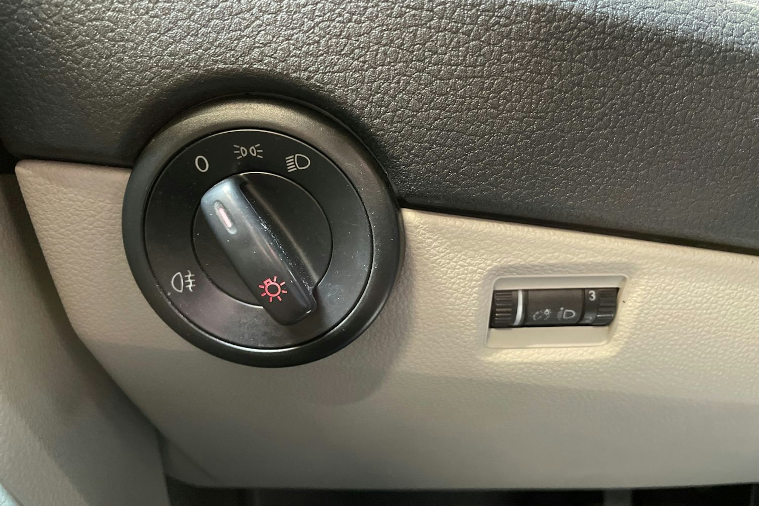 musta Volkswagen Transporter 2017 kuva 25.
