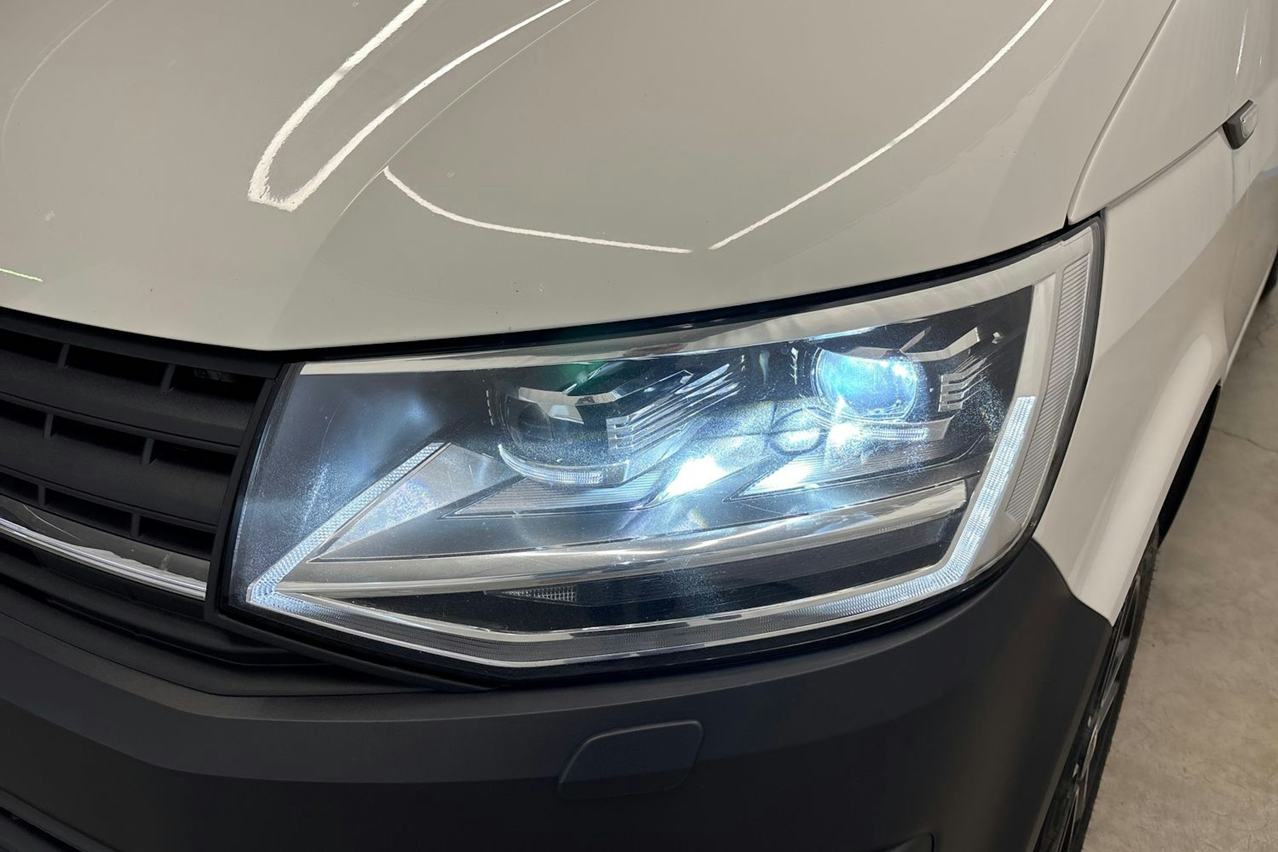 Valkoinen Volkswagen TRANSPORTER 2017 kuva 25.