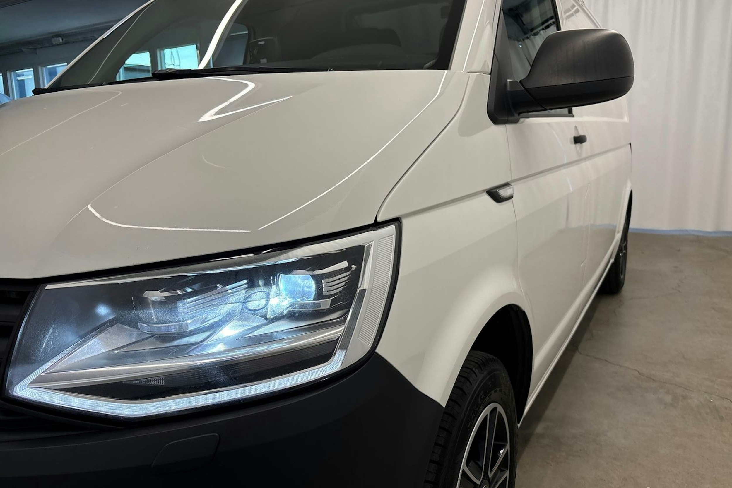 Valkoinen Volkswagen TRANSPORTER 2017 kuva 28.