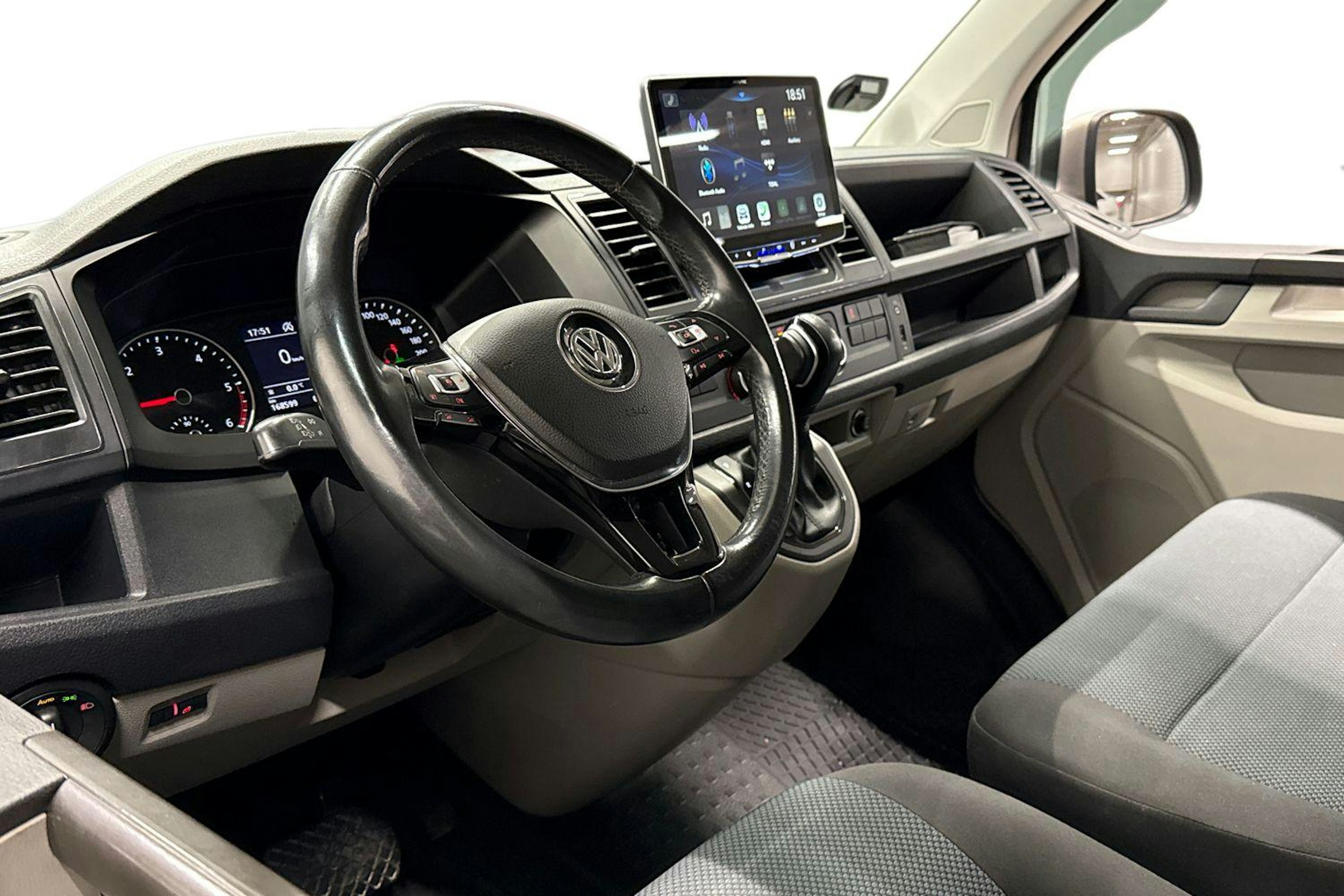 Ruskea (beige) Volkswagen TRANSPORTER 2017 kuva 8.