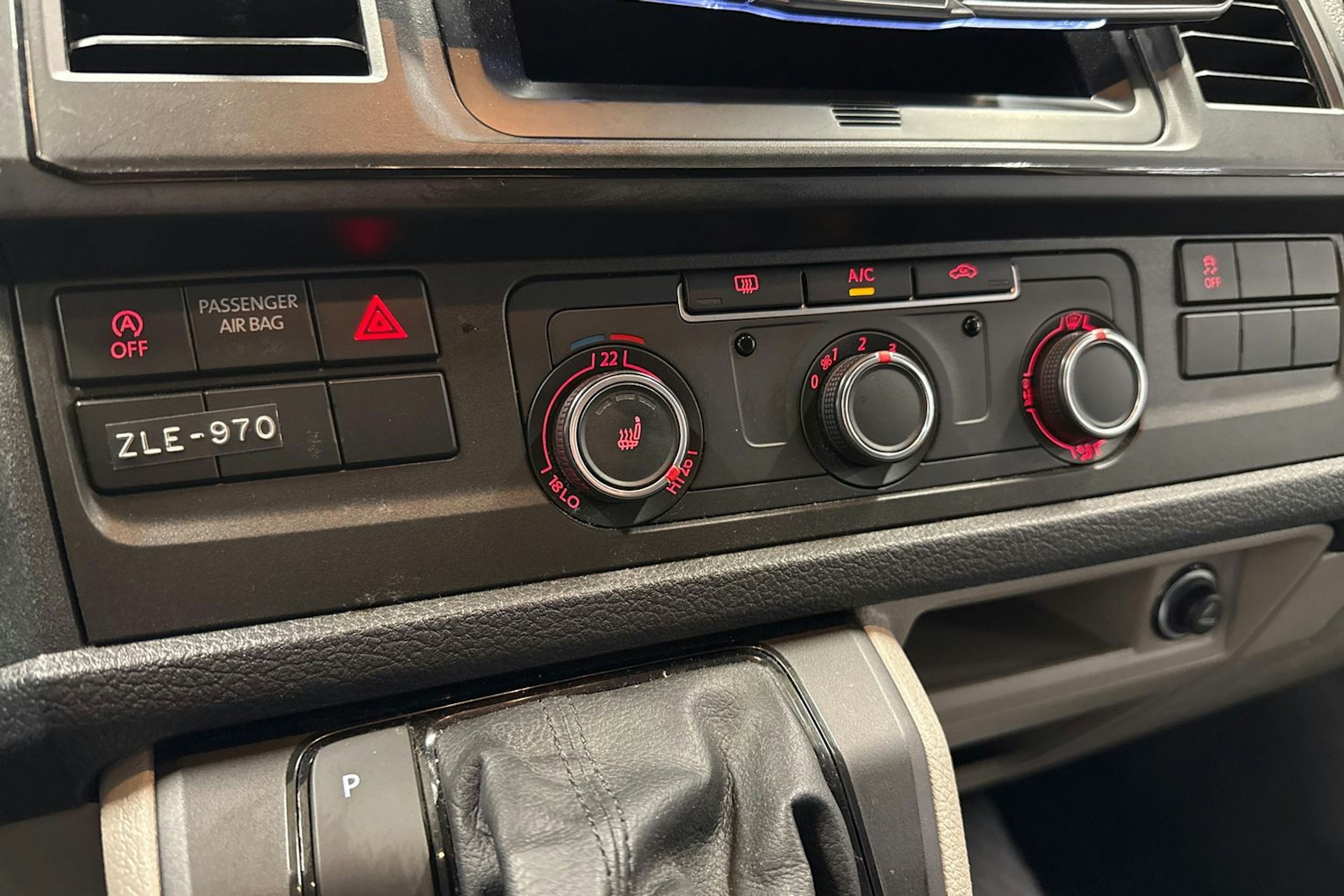 Ruskea (beige) Volkswagen TRANSPORTER 2017 kuva 21.