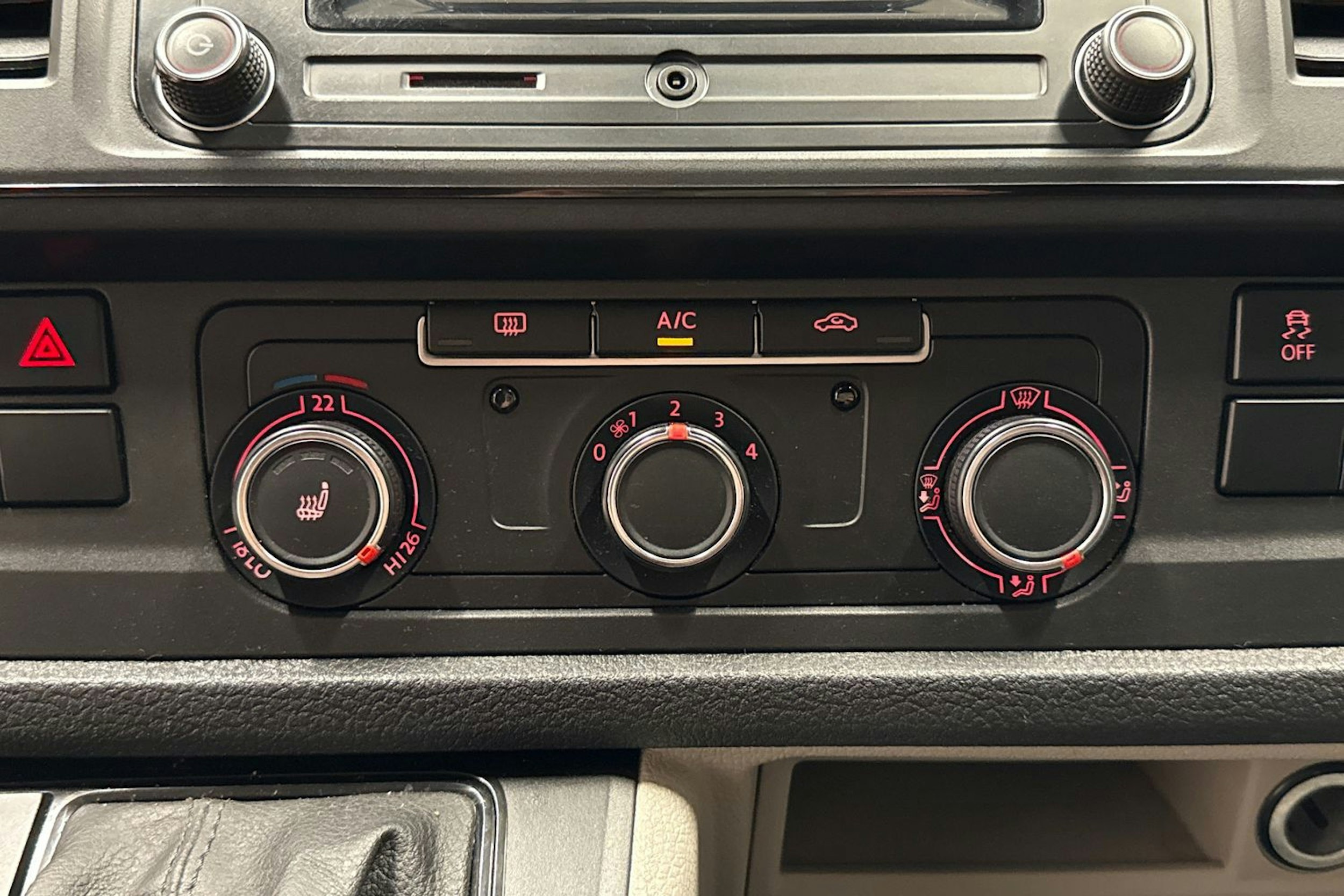 harmaa Volkswagen Transporter 2017 kuva 16.