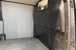 harmaa Volkswagen Transporter 2017 kuva 22.