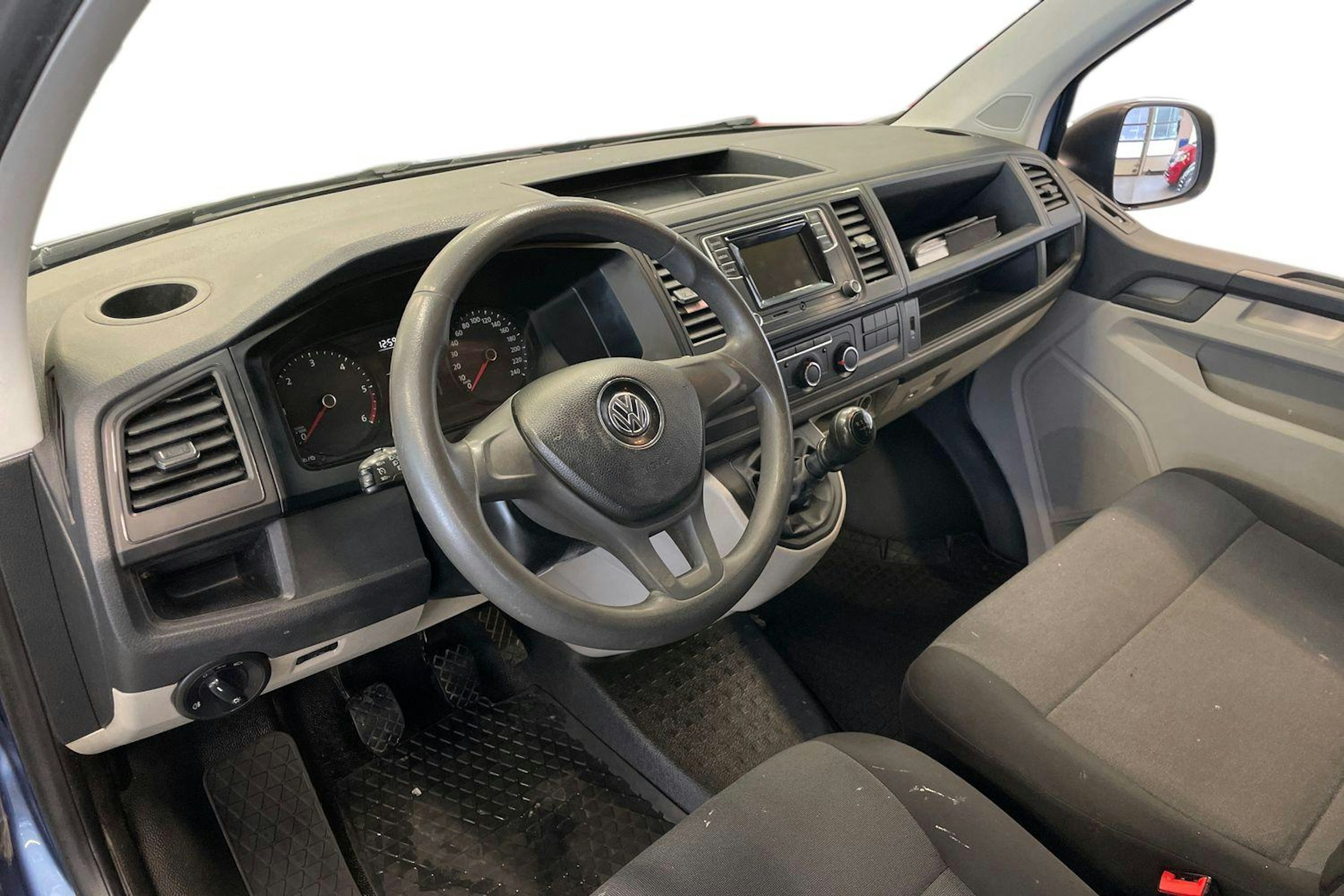 sininen Volkswagen Transporter 2017 kuva 8.