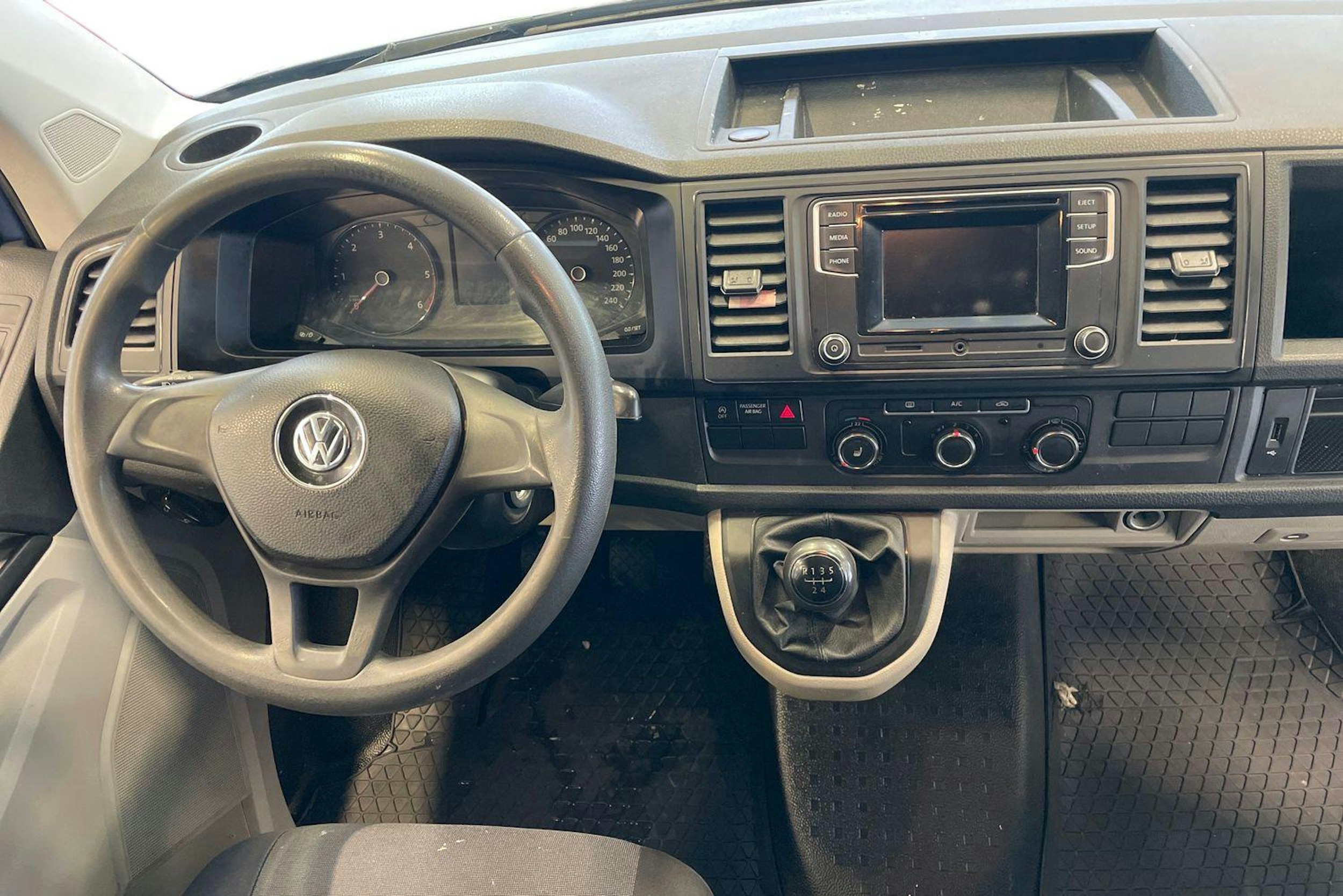 sininen Volkswagen Transporter 2017 kuva 9.