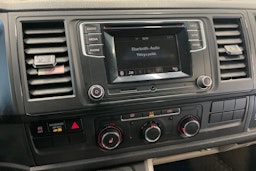 sininen Volkswagen Transporter 2017 kuva 16.