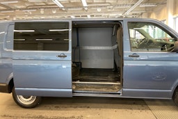 sininen Volkswagen Transporter 2017 kuva 19.