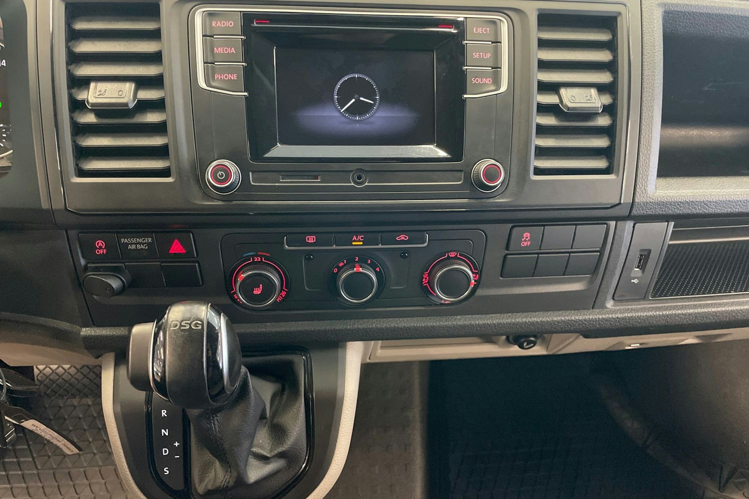 Sininen Volkswagen TRANSPORTER 2017 kuva 12.