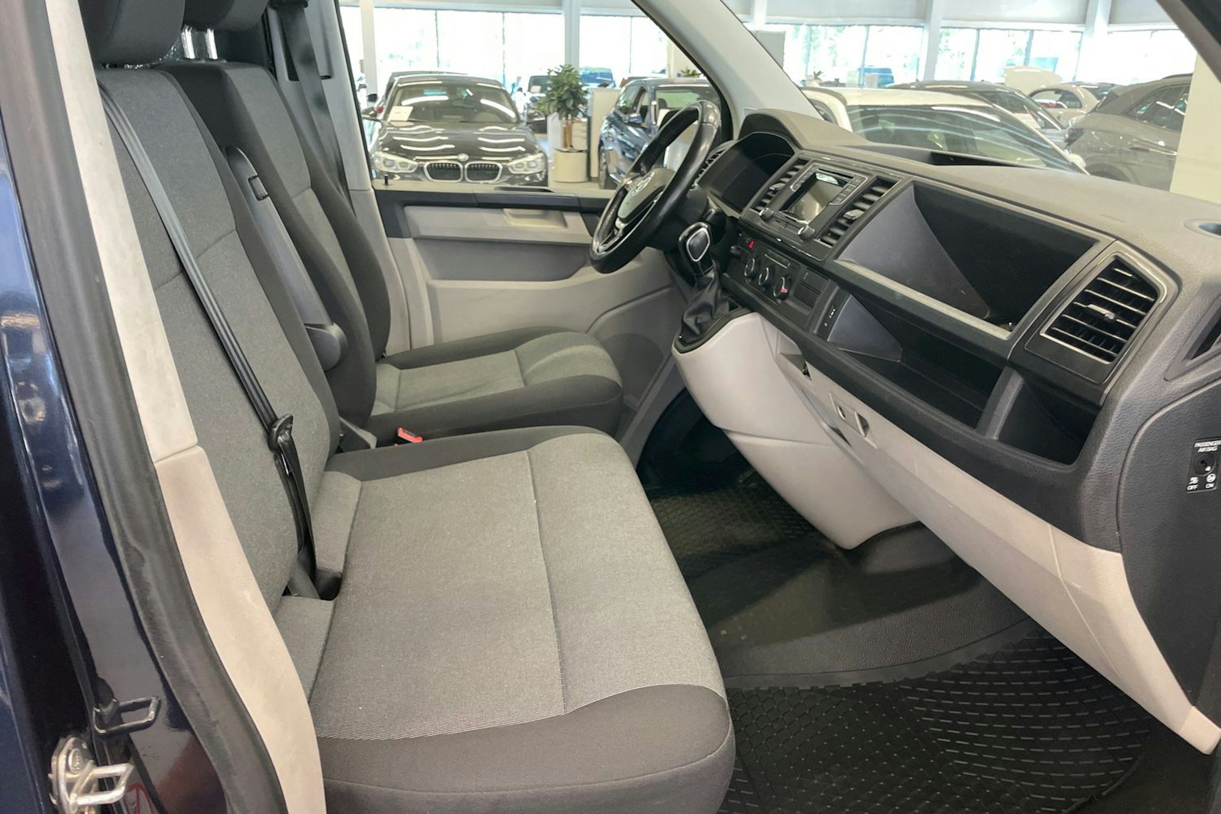 Sininen Volkswagen TRANSPORTER 2017 kuva 20.