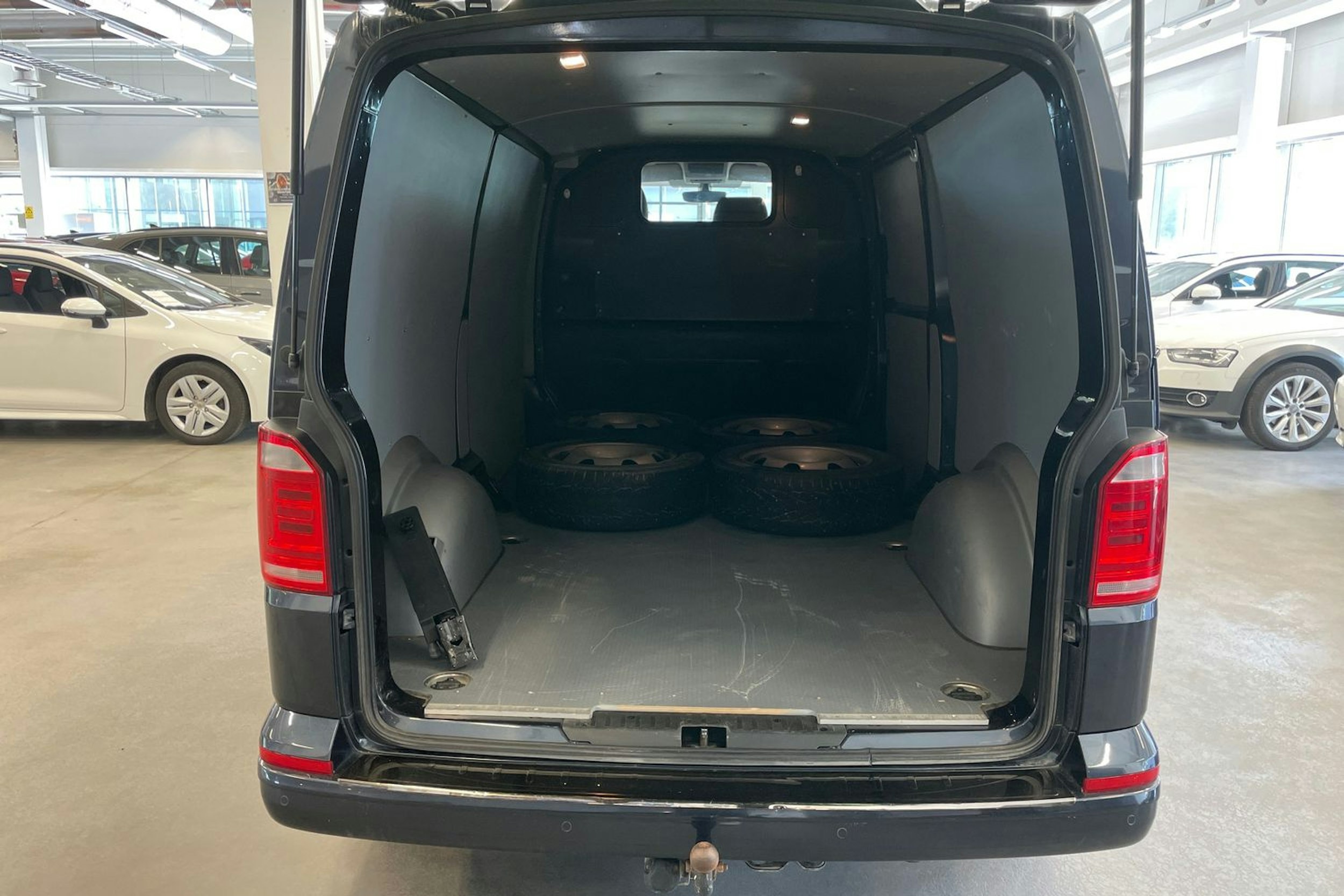 Sininen Volkswagen TRANSPORTER 2017 kuva 23.