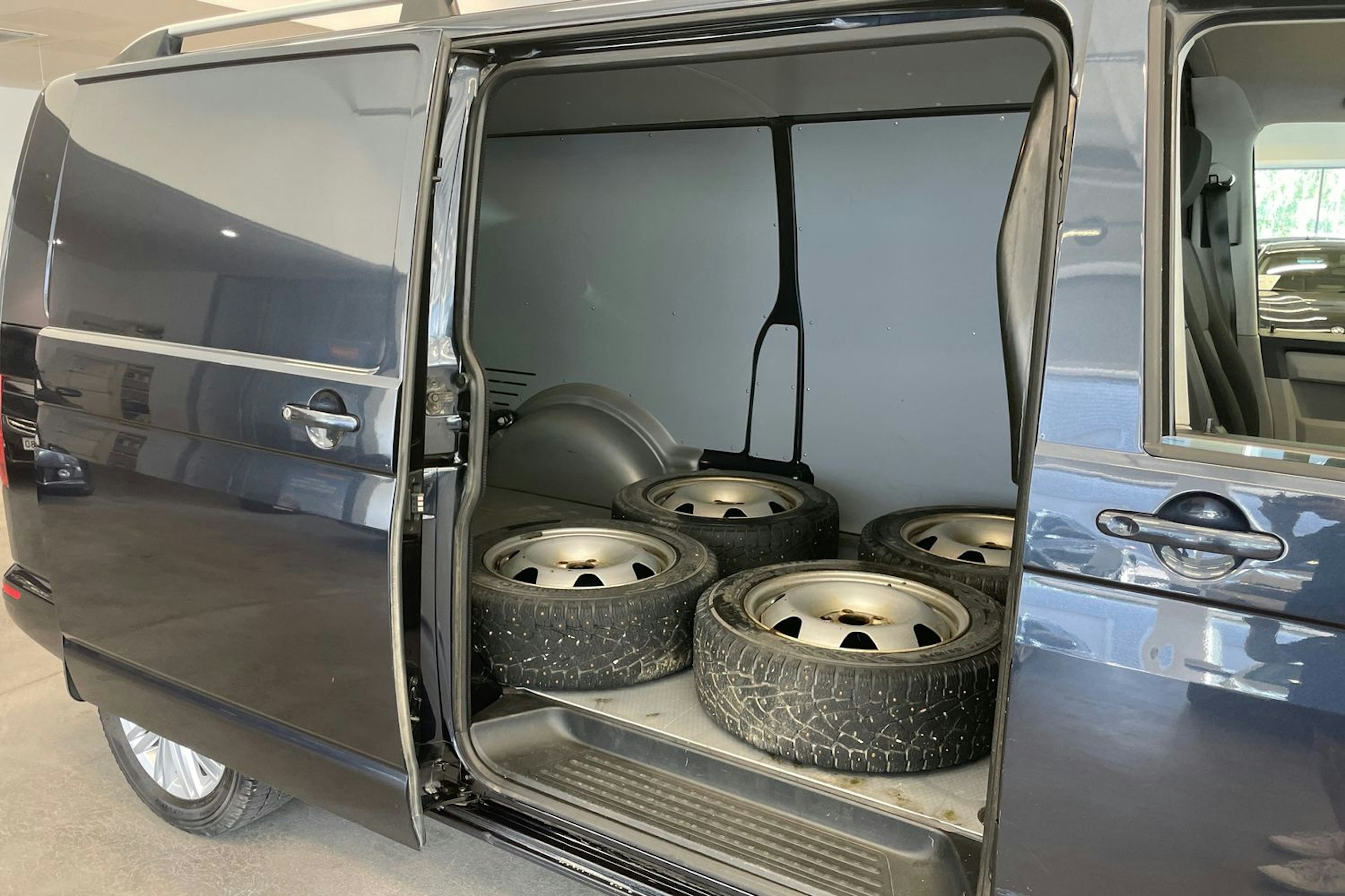 Sininen Volkswagen TRANSPORTER 2017 kuva 25.