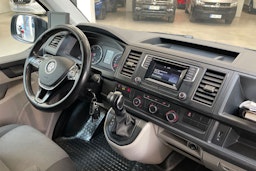 sininen Volkswagen Transporter 2017 kuva 13.