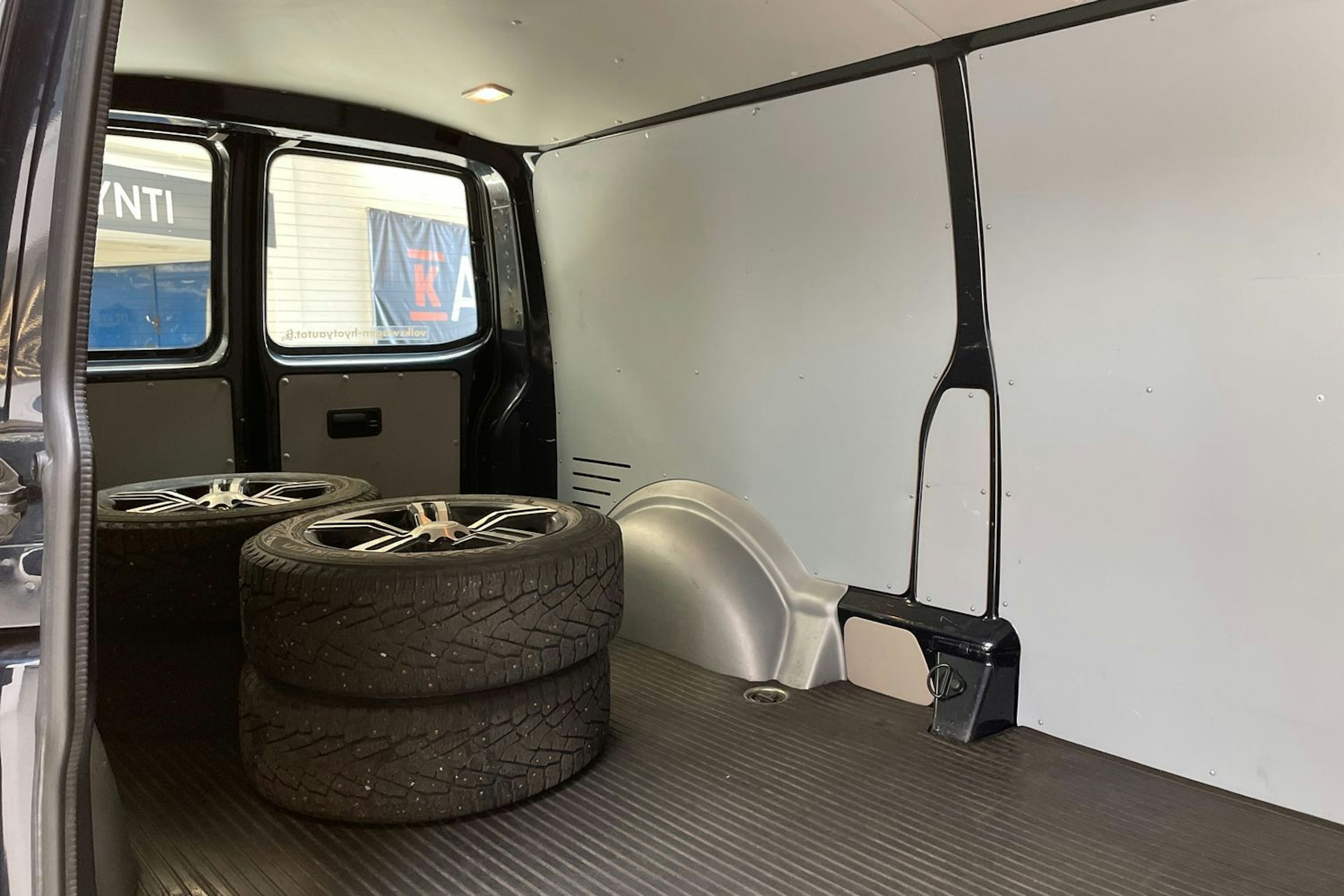 sininen Volkswagen Transporter 2017 kuva 20.