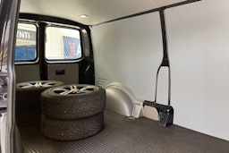 sininen Volkswagen Transporter 2017 kuva 20.