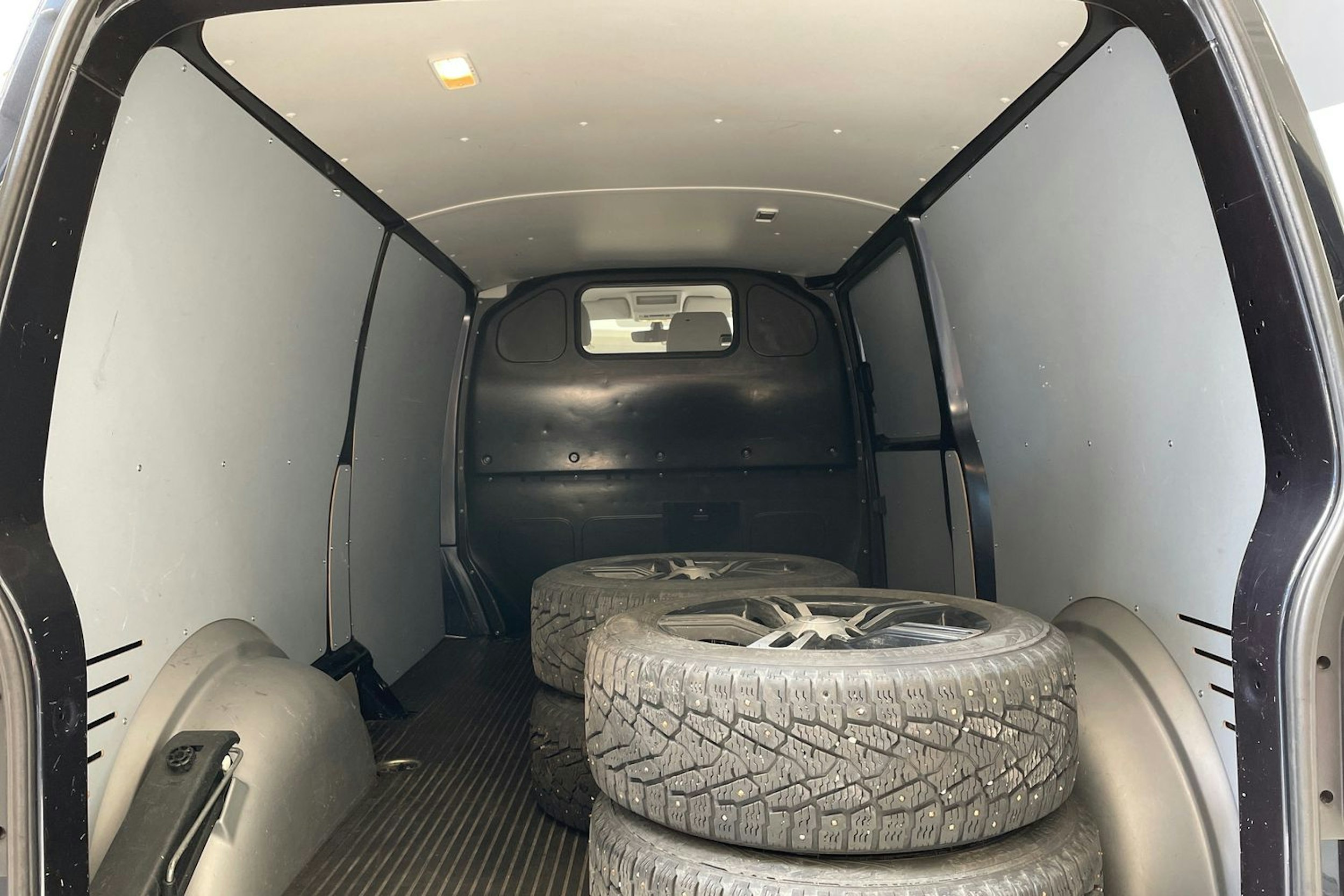 sininen Volkswagen Transporter 2017 kuva 22.