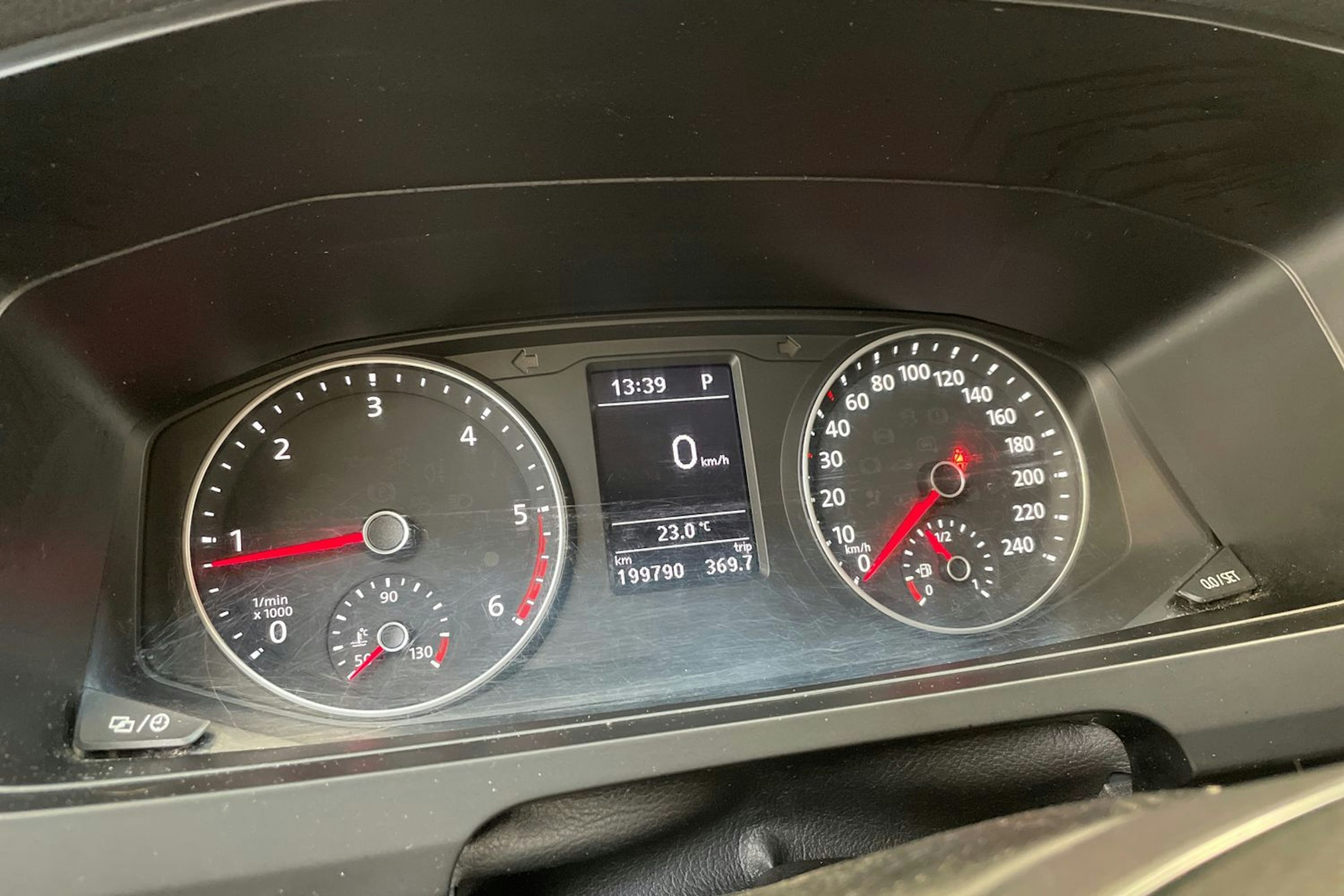 sininen Volkswagen Transporter 2017 kuva 24.