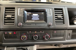 sininen Volkswagen Transporter 2017 kuva 28.