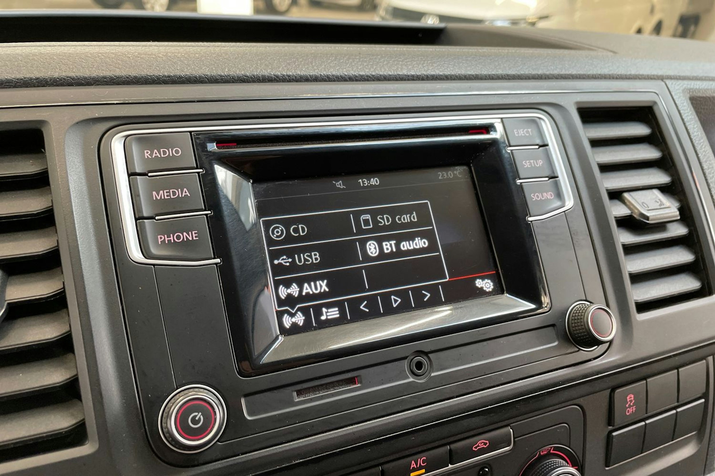 sininen Volkswagen Transporter 2017 kuva 29.