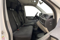 valkoinen Volkswagen Transporter 2017 kuva 8.