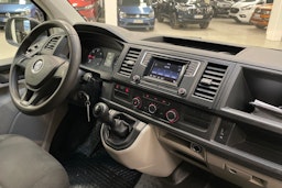 valkoinen Volkswagen Transporter 2017 kuva 10.