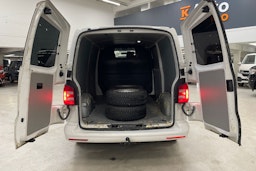 valkoinen Volkswagen Transporter 2017 kuva 14.
