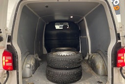 valkoinen Volkswagen Transporter 2017 kuva 15.